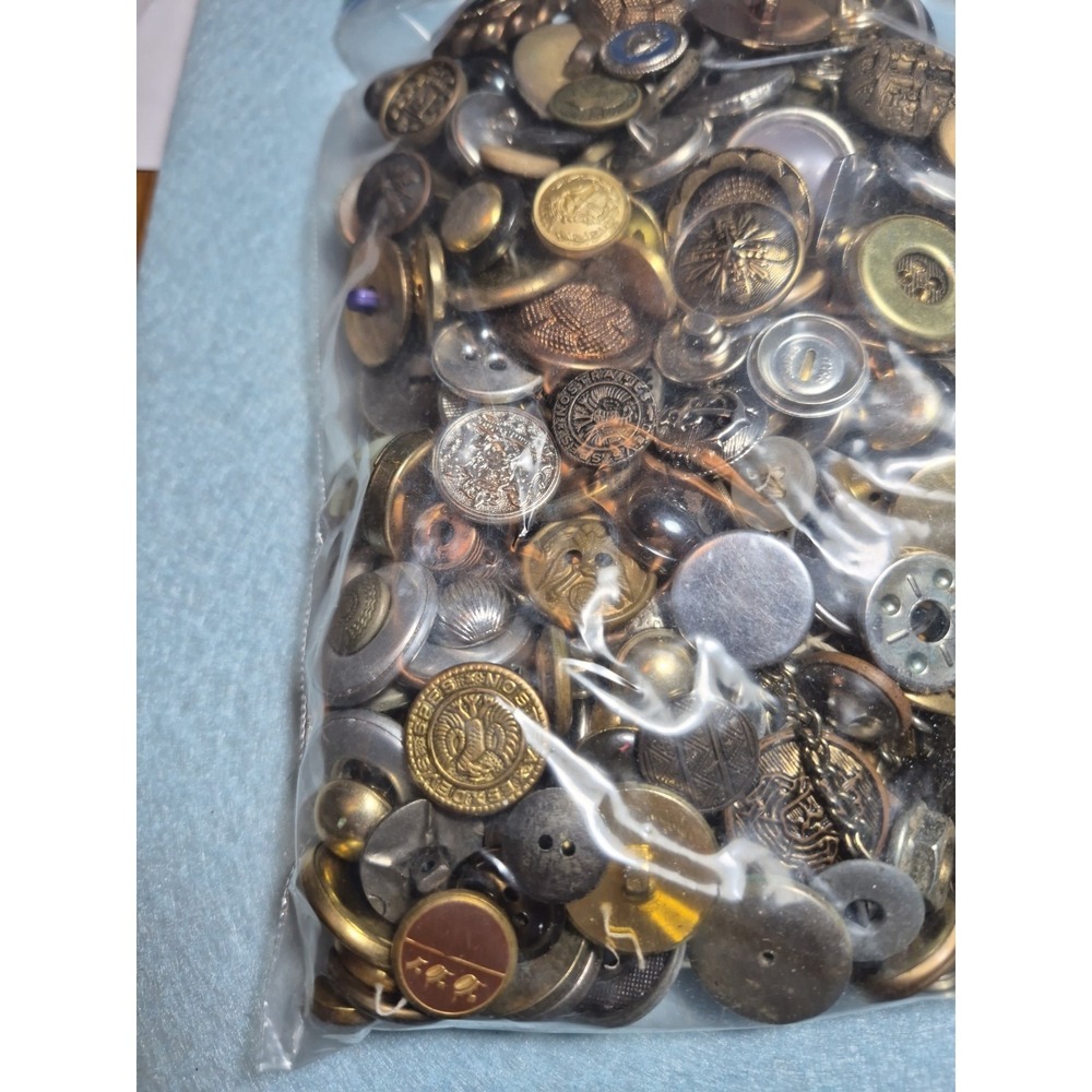 Lot # 33 Gold And Silver Tone Buttons Over 50 Vintage Buttons Crafting - Picture 7 of 9